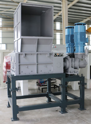คอนเทนเนอร์โฟมกลองสีน้ำเงิน HDPE สี่แกนแกนเครื่องย่อยพลาสติกรีไซเคิล